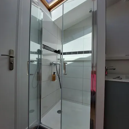 Studio 17 * Roissy-en-Brie